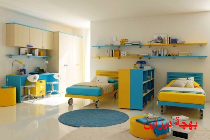 غرفة نوم اطفال بسريرين باللون الاصفر و الجنزارى