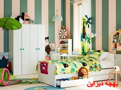 غرفة نوم اولاد من ايكيا مكونة من دولاب صغير و سرير من الخشب باللون الابيض