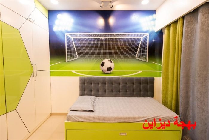 غرفة نوم اطفال للذكور مع خلفية الملعب و الكرة