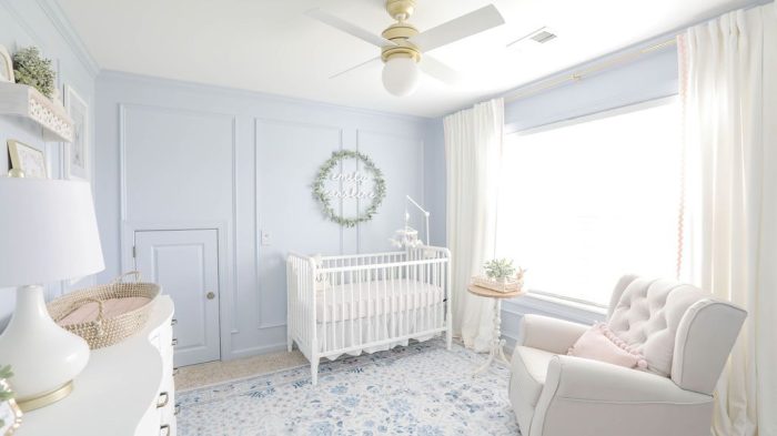 غرفة نوم للاطفال الرضع باللون الابيض الجميل