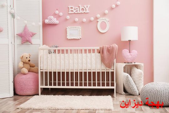 غرفة نوم للاطفال الرضع باللون الروز و الابيض