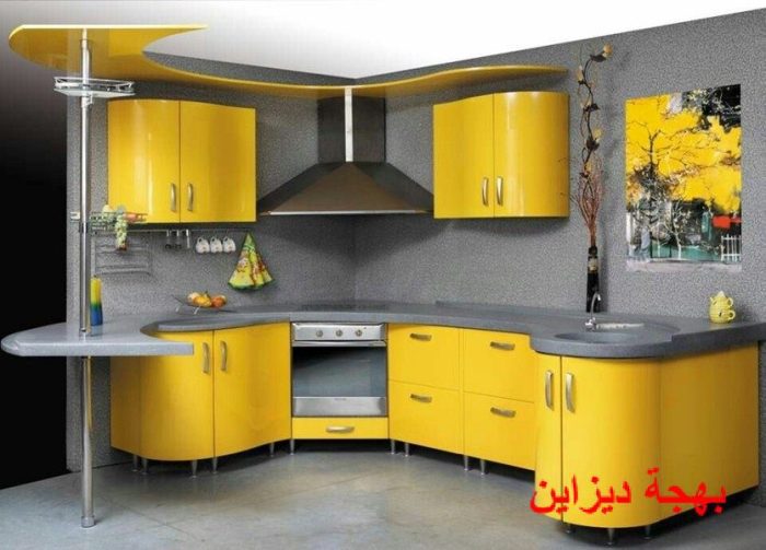 مطبخ اكلادينج مودرن باللون الاصفر و الرصاصي