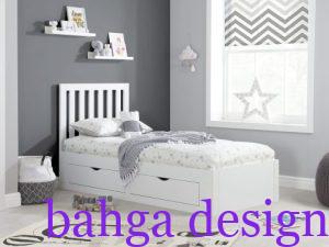 غرفة اطفال رصاصي في ابيض بسيطة