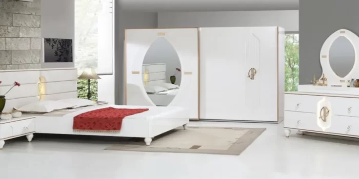 غرفة جميلة جدا سادة باللون الابيض