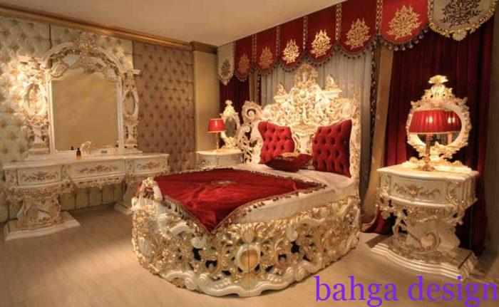 غرفة نوم فخمة للعرسان باللون الاحمر و الذهبي