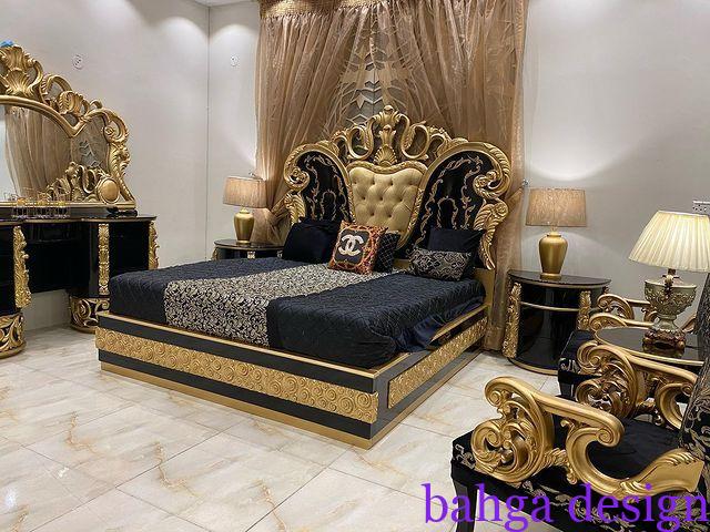 غرفة نوم فخمة للعرسان باللون الاسود مع الذهبي رائعة