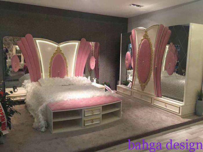 غرفة نوم مودرن للعرسان باللون الابيض مع الكشمير